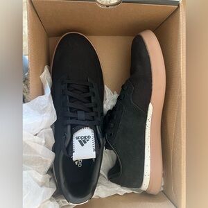 Women’s mountain biking shoes